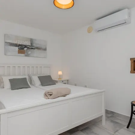 Villa Pave-makarska By Guide Donji Proložac