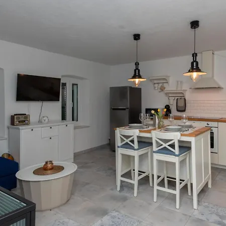 Pave-makarska By Guide